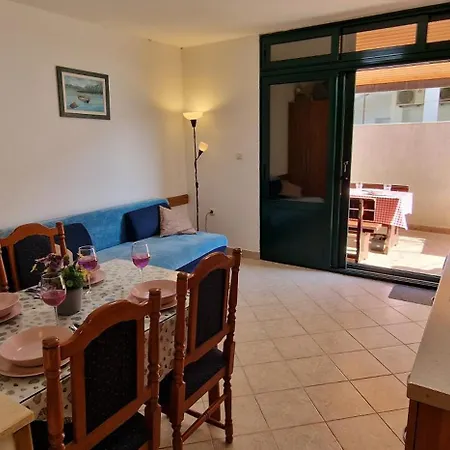 Daire Faro 20 M From The In Stobrec - *